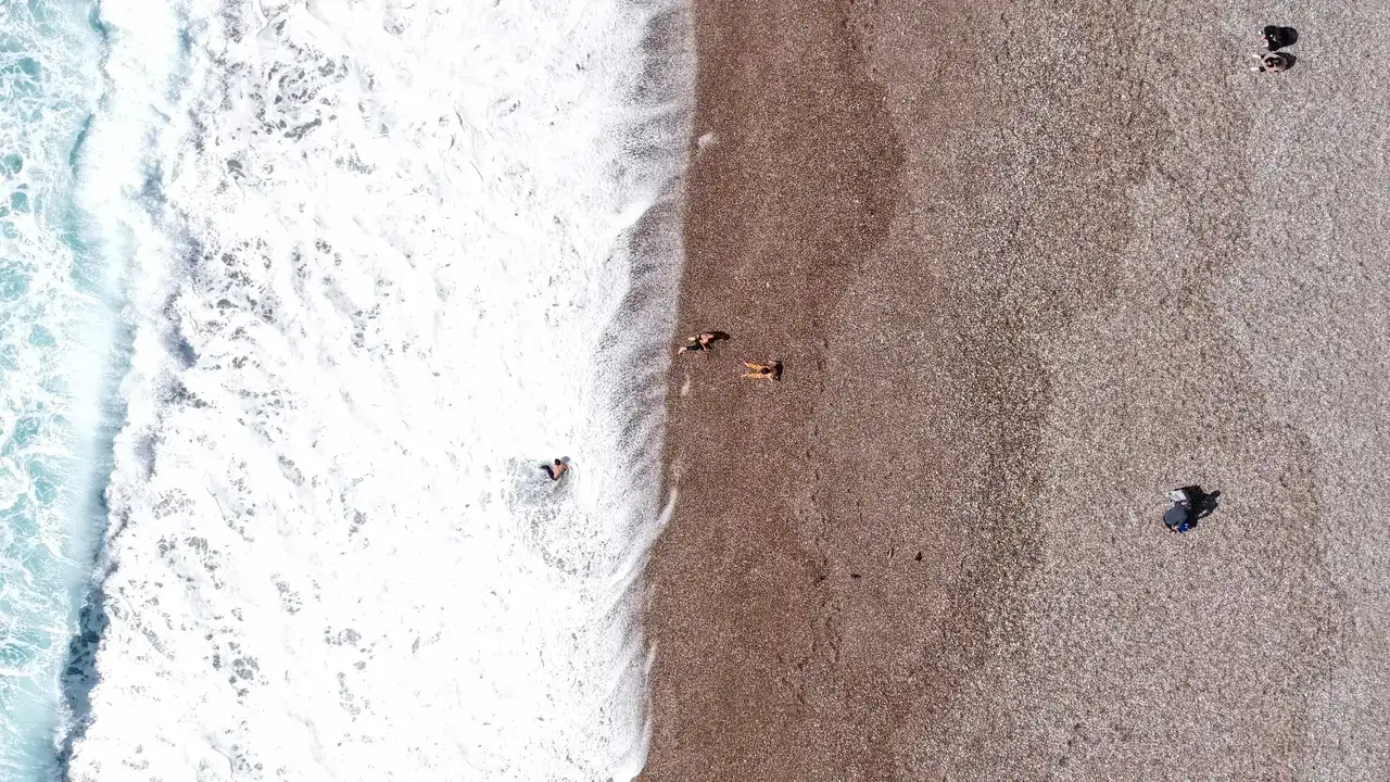 Antalya'da Sağanak ve Fırtına Arası Deniz Keyfi 5